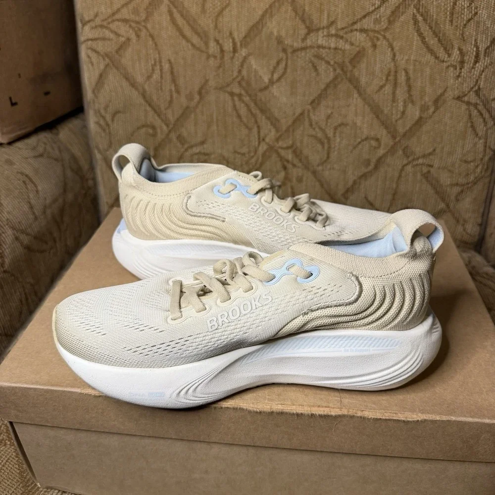 Brooks Adrenaline GTS 25 Sand Coconut 1204431B244 Women's 6.5 B Running Shoes